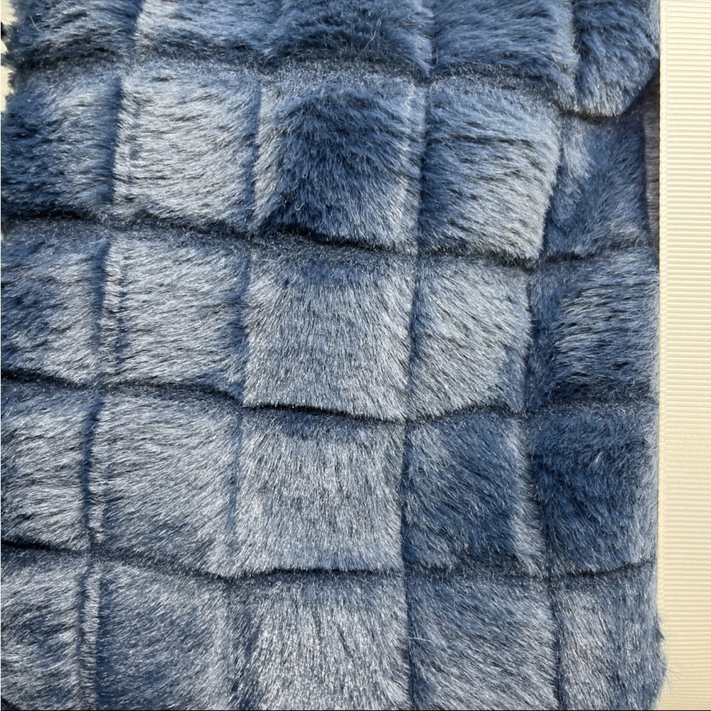 Koolaburra by UGG Chioe Textured Faux Fur Throw in Deep Blue Navy - Picture 4 of 6